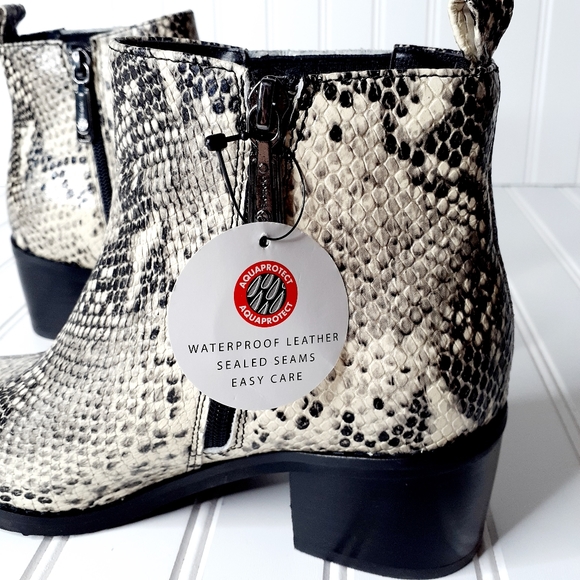NEW Blondo Elvina Snakeskin Leather Booties C434 - Picture 9 of 14